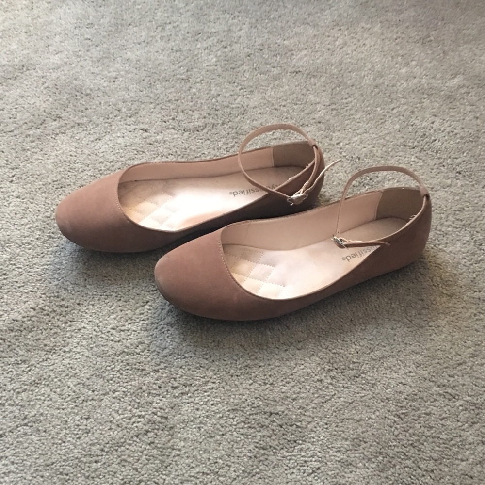 Tan flats - Picture 1 of 4